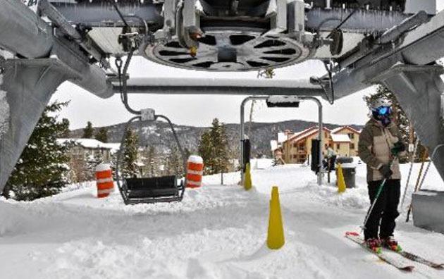 the breckenridge four oclock neighborhood and lodging is near the ski area's snowflake chairlift
