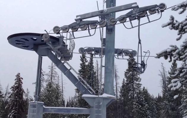 the breckenridge ski area's snowflake chairlift, located near the four oclock neighborhood, is the only lift to make a 45 degree turn