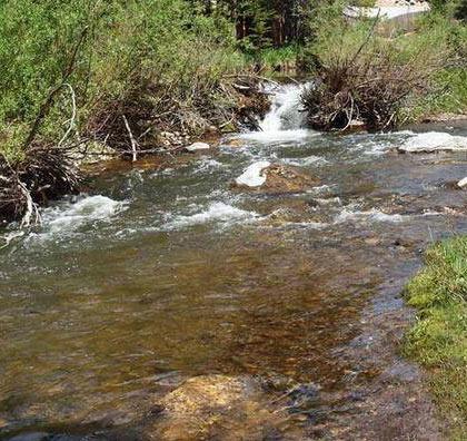 the breckenridge blue river runs through the warrior's mark neighborhood and all of its lodging